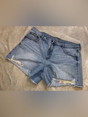 American Eagle Outfitters Light Blue Distressed Denim Shorts with Floral Patch